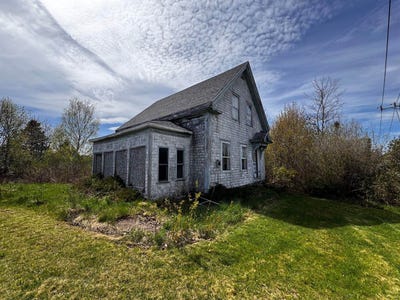 /international/us/19-lubec-road-whiting-me-110100073374/