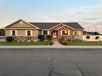 /international/us/670-n-haydon-way-roosevelt-ut-110107454046/