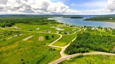 /international/us/unit-52-sunset-boulevard-alanson-mi-110108351456/