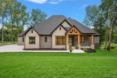 /international/us/1059-iroquois-trail-oxford-twp-mi-110109805768/