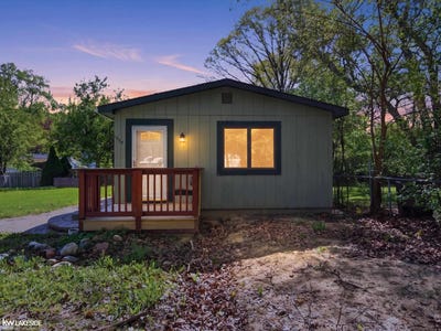 /international/us/1064-cloverlawn-drive-pontiac-mi-110108015190/