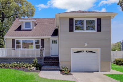 /international/us/102-hausch-boulevard-roosevelt-ny-110107633827/