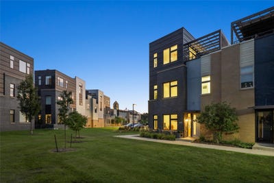 /international/us/841-e-2nd-street-des-moines-ia-110119795659/