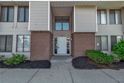 /international/us/21-coolbrook-court-amherst-ny-110101451608/