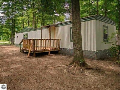 /international/us/4519-e-mobile-trail-traverse-city-mi-110119351466/