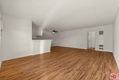 /international/us/15540-moorpark-st-encino-ca-110106468591/