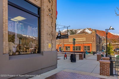 /international/us/glenwood-springs-co-110100817782/