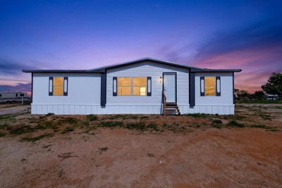/international/us/1-natividad-los-lunas-nm-110120754436/