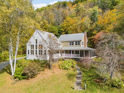 /international/us/3006-stage-road-barnard-vt-110120455692/