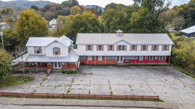 /international/us/390-cherohala-skyway-tellico-plains-tn-110095748365/