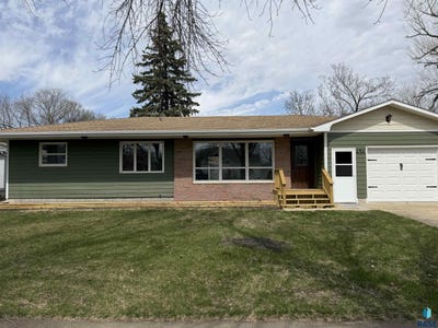 /international/us/454-w-wood-st-canistota-sd-110107259821/