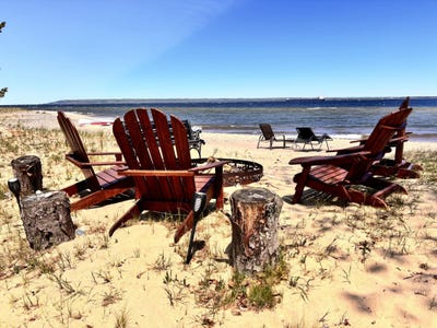 /international/us/4941-s-sawmill-point-rd-brimley-bay-mills-mi-110098657807/