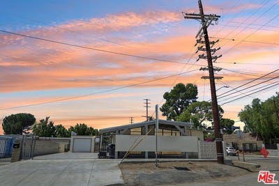 /international/us/11100-sheldon-st-sun-valley-ca-110107699825/