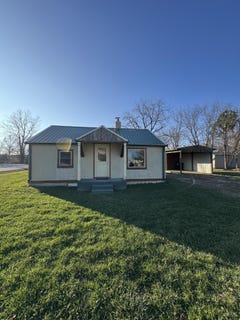 /international/us/203-s-division-street-seymour-mo-110104276710/