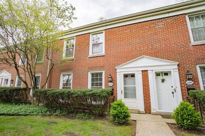 /international/us/1410-pebblecreek-drive-glenview-il-110107799455/
