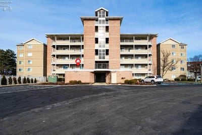 /international/us/32-marina-point-drive-sandusky-oh-110104821271/