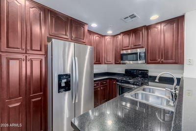 /international/us/5450-e-deer-valley-drive-phoenix-az-110106181301/