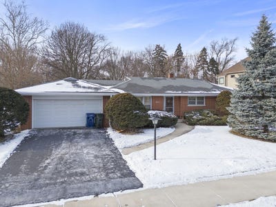/international/us/661-willow-road-naperville-il-110105107967/