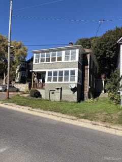 /international/us/319-white-street-hancock-mi-110108444293/