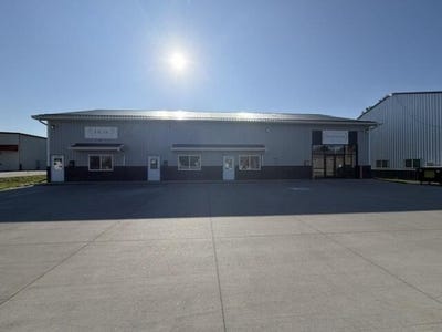 /international/us/4111-south-9th-street-council-bluffs-ia-110108638975/