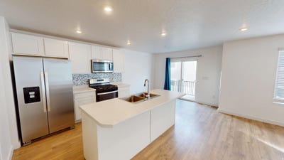 /international/us/1917-n-blue-iris-ave-e-tooele-ut-110106097890/