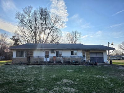 /international/us/213-n-2nd-street-secor-il-110106527804/