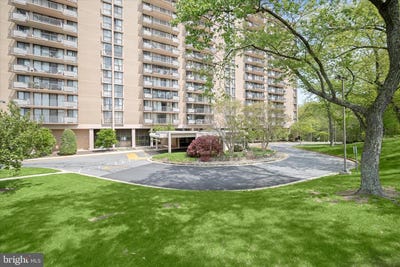 /international/us/6100-westchester-park-dr-409-college-park-md-110107378764/