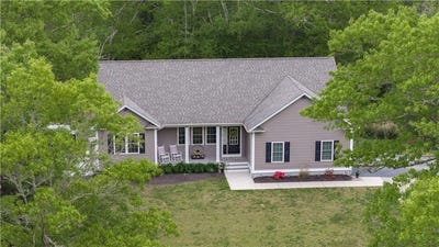 /international/us/12-hillside-drive-charlestown-ri-110107819903/
