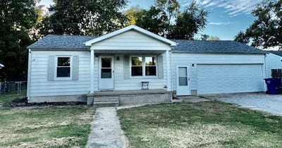 /international/us/114-fairview-drive-carmi-il-110120419591/