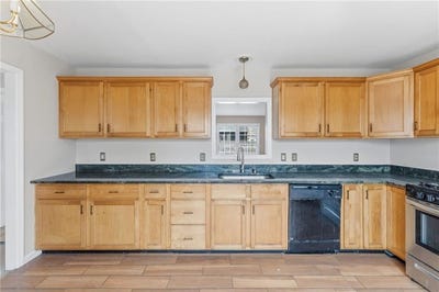 /international/us/281-swan-street-providence-ri-110106852956/