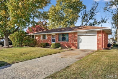 /international/us/3412-emma-ln-lane-godfrey-il-110103235776/