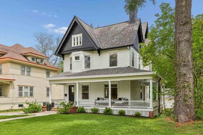 /international/us/424-s-summit-iowacity-ia-110107727411/