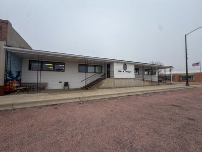 /international/us/201-main-st-e-wessington-springs-sd-110107279886/
