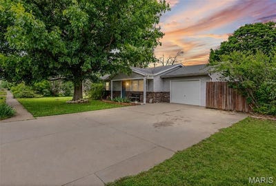 /international/us/429-orchard-court-troy-il-110108302278/