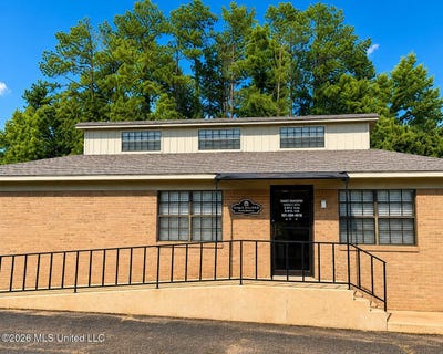 /international/us/108-trade-center-lane-hazlehurst-ms-110108469683/