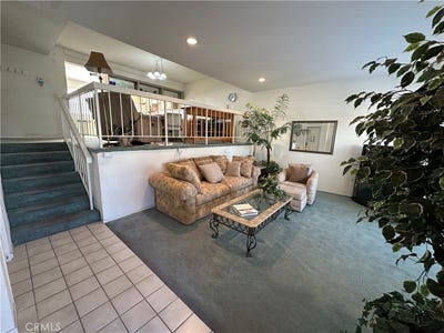 /international/us/18405-collins-street-c-tarzana-ca-110098916482/