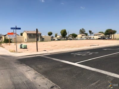 /international/us/avenida-de-oro-calexico-ca-110071649085/