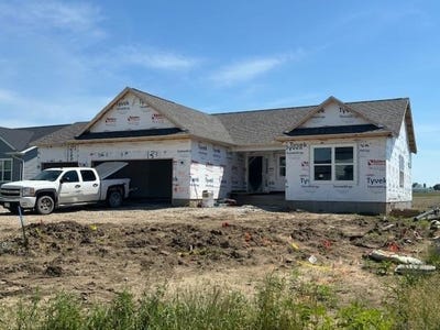 /international/us/125-sunbird-court-waterloo-ia-110100583467/