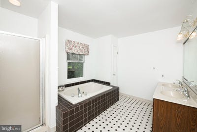 /international/us/1011-w-valley-hill-road-malvern-pa-110101005994/