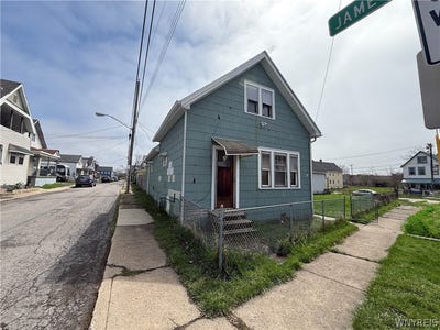 /international/us/884-e-eagle-street-buffalo-ny-110107481440/