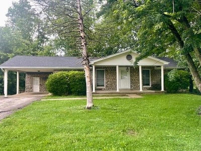 /international/us/406-forrest-drive-lawrenceburg-ky-110100323522/