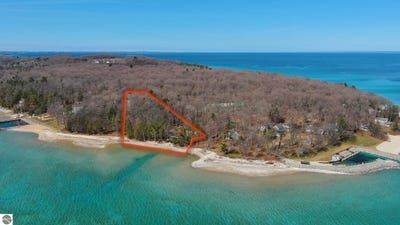 /international/us/4152-n-omena-point-road-omena-mi-110107463755/