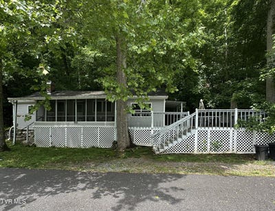 /international/us/209-robin-hood-lane-gate-city-va-110120084547/