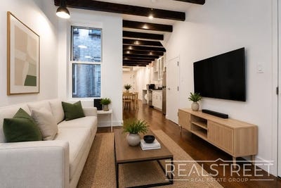 /international/us/911-jefferson-avenue-brooklyn-ny-110109012723/