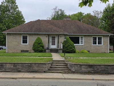 /international/us/209-w-2nd-street-prophetstown-il-110107786465/