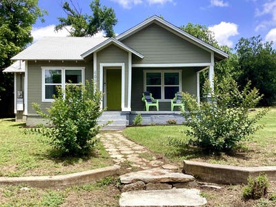 /international/us/409-n-vandeveer-street-burnet-tx-110108257438/