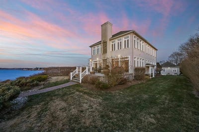 /international/us/54985-county-road-48-southold-ny-110098660352/
