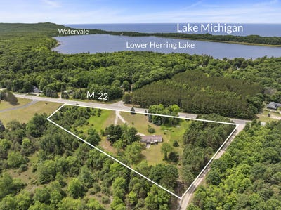 /international/us/4247-s-scenic-highway-frankfort-mi-110109082687/