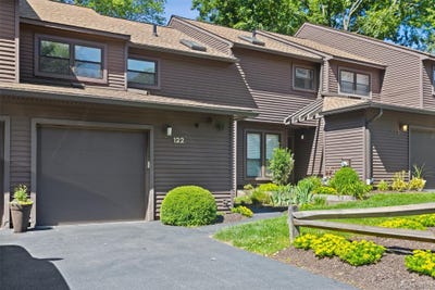 /international/us/122-woods-brooke-circle-ossining-ny-110108743745/