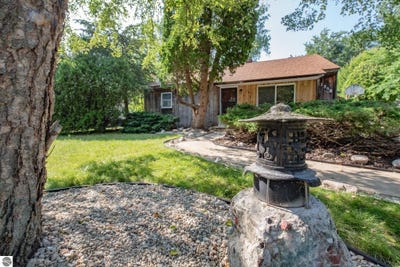 /international/us/1309-e-saint-andrews-drive-midland-mi-110100973685/